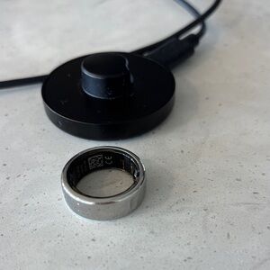 Oura Gen3 Horizon Silver Ring, Size 8 (Includes Charger and Cable)